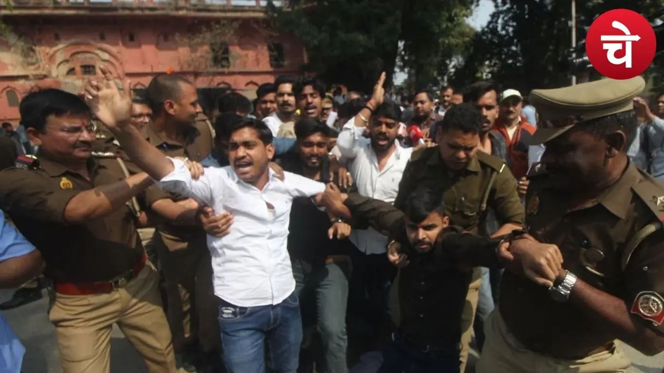 लखनऊ यूनिवर्सिटी कैंपस में बढ़ा तनाव