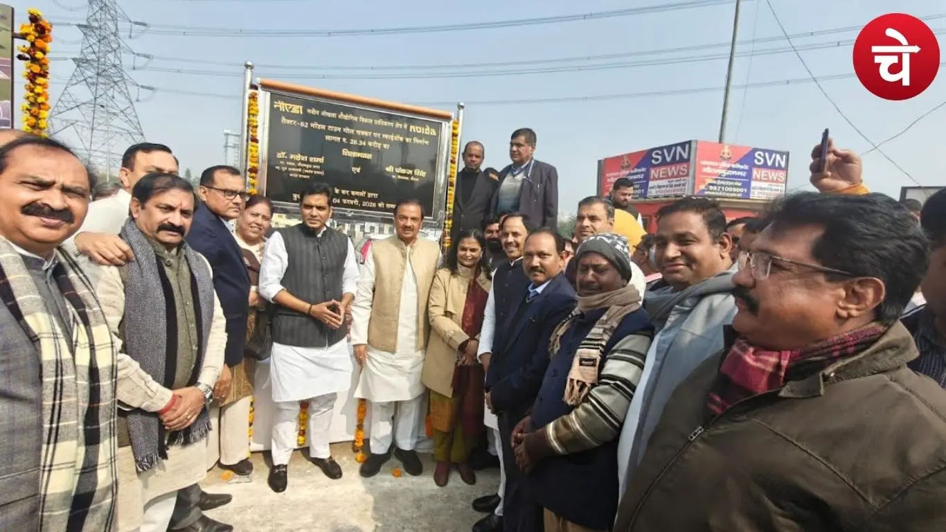 शिलान्यास करते सांसद डॉ. महेश शर्मा और विधायक पंकज सिंह