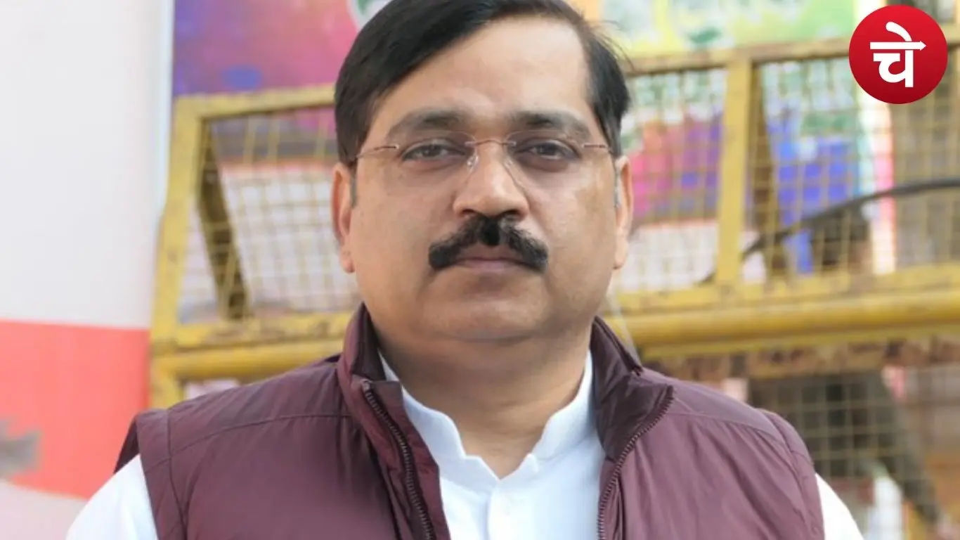 सपा प्रवक्ता के ऊपर गुपचुप ढंग से चला कानून का डंडा