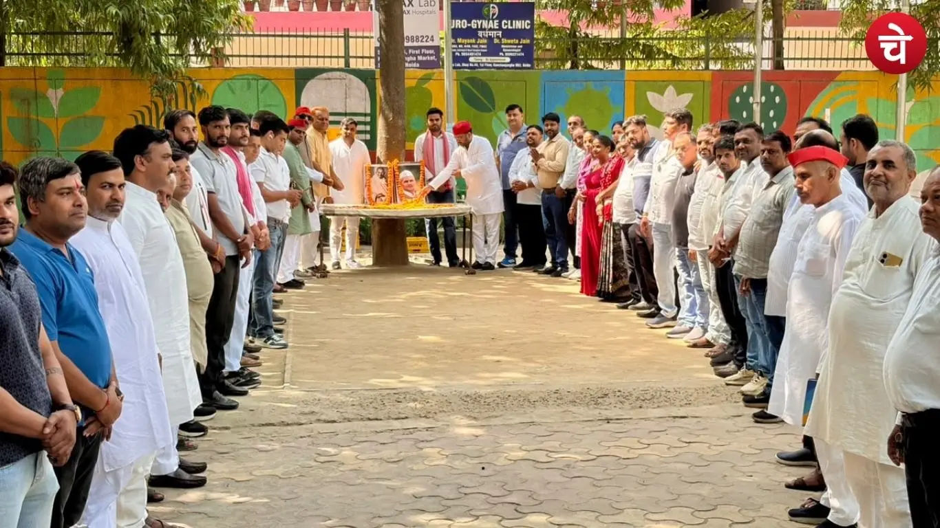 In Noida, Samajwadi Party workers paid tribute on Gandhi-Shastri Jayanti and pledged to fight for voters' rights