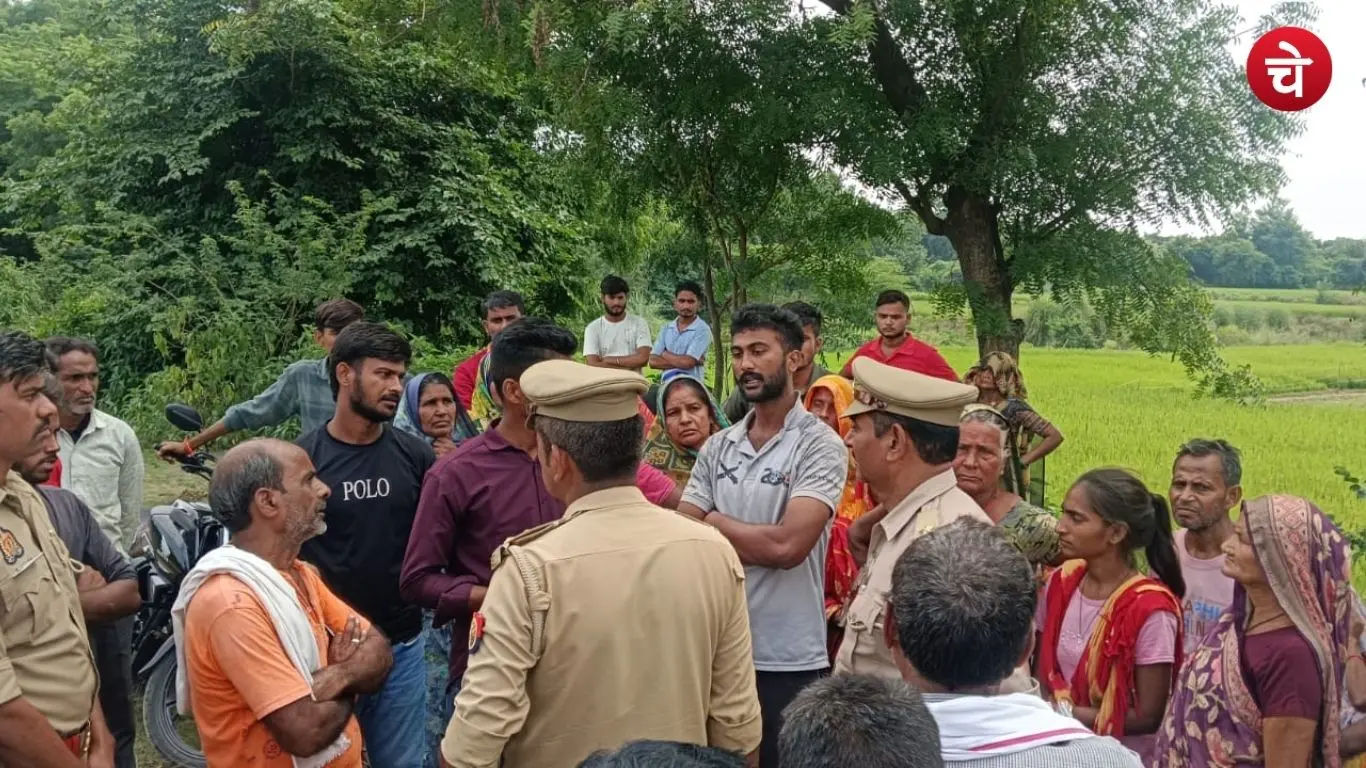 Police investigating the scene in Raebareli after the body of a Home Guard was found hanging from a neem tree