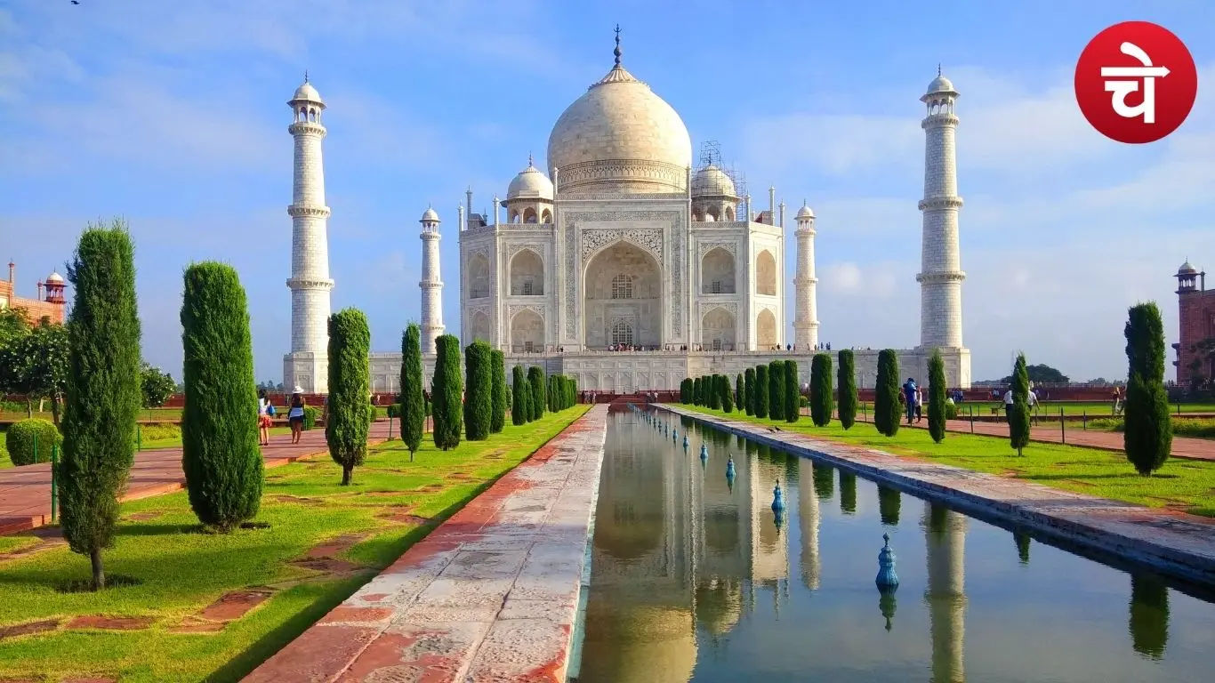 आगरा स्तिथ प्रसिद्ध ताजमहल