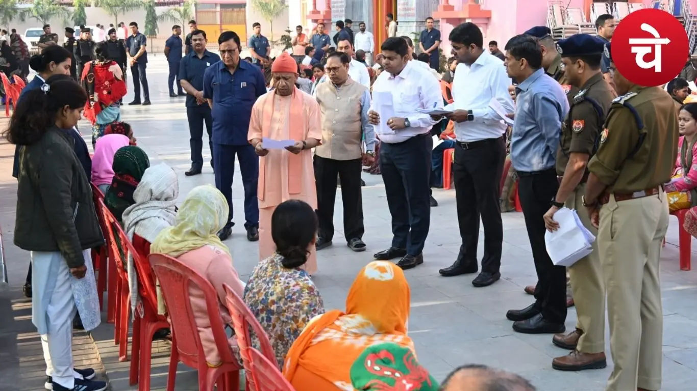 गोरखपुर में मुख्यमंत्री का जनसंवाद