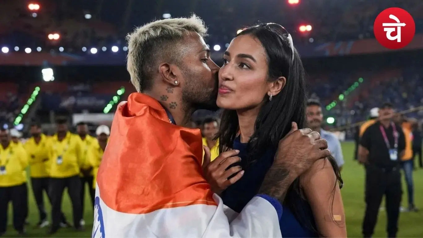 तिरंगे को लेकर घिरे हार्दिक