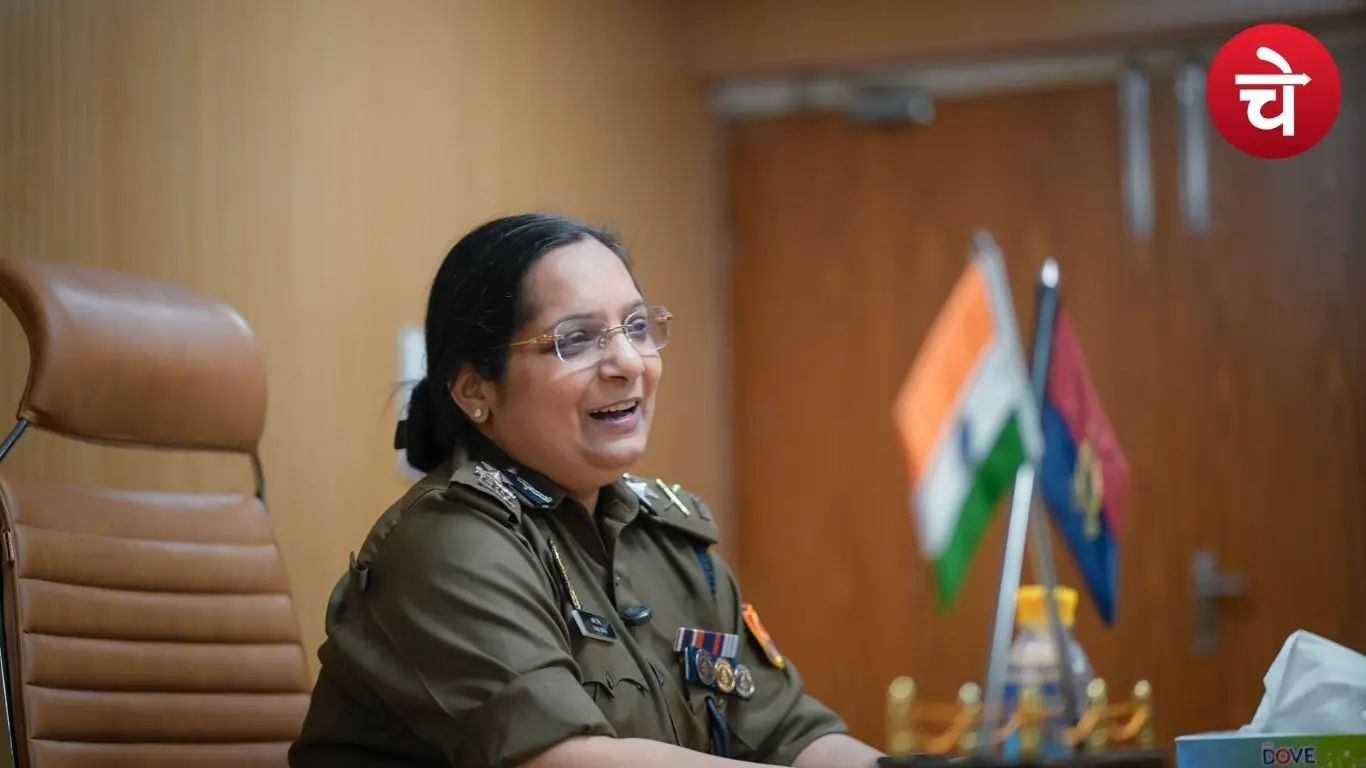 नोएडा पुलिस कमिश्नर श्रीमती लक्ष्मी सिंह