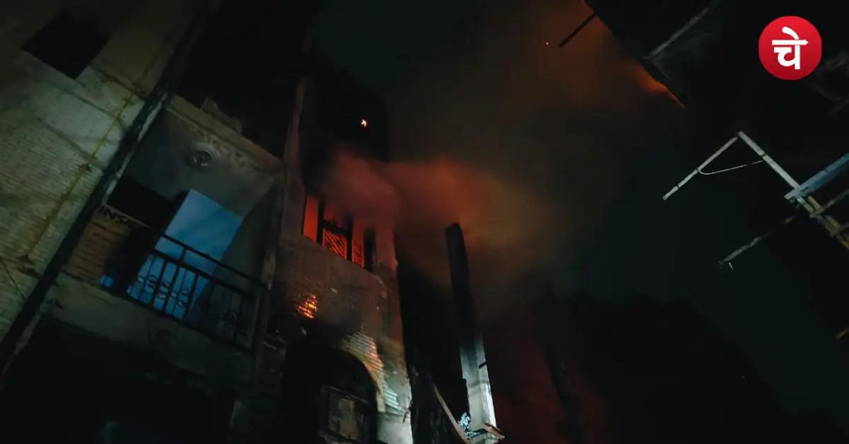 Delhi Fire News: ट्रांसफॉर्मर बना आग का गोला, चपेट में 3 इमारतें