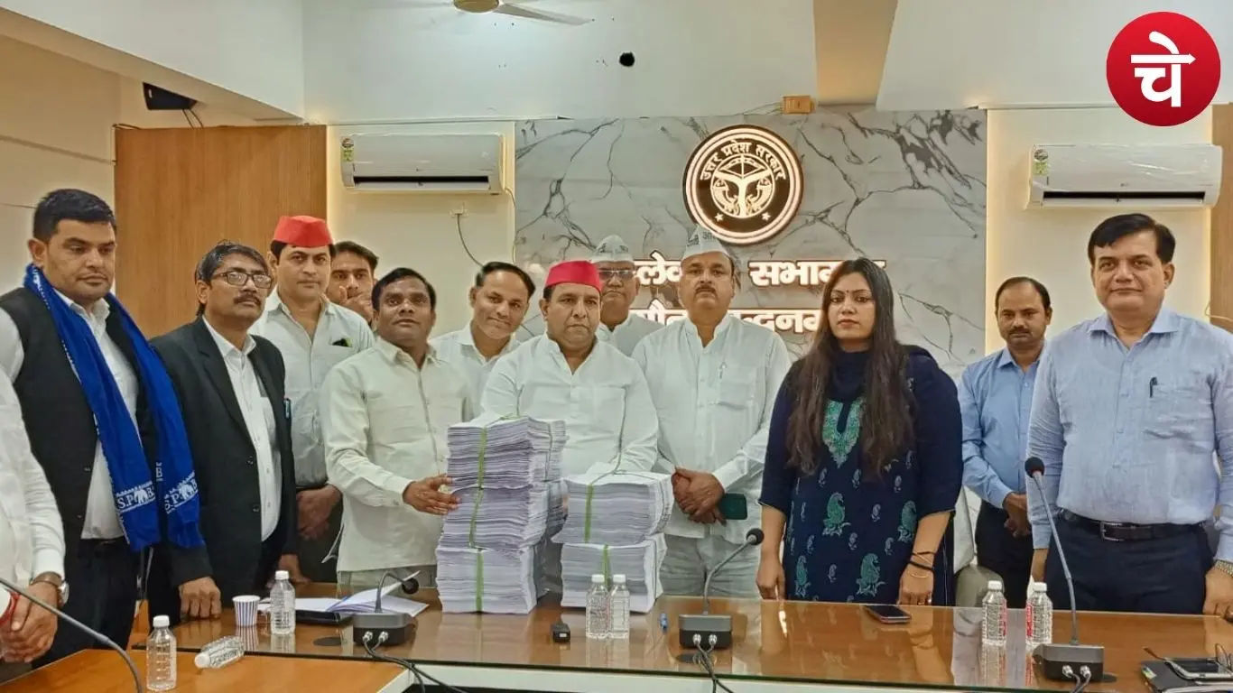 Noida Voters Verify Names in Final List