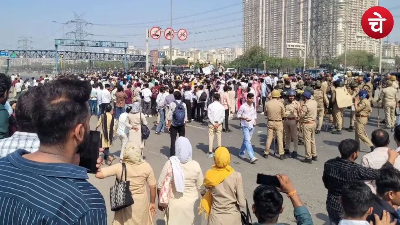 Traffic chaos at Noida-Delhi border