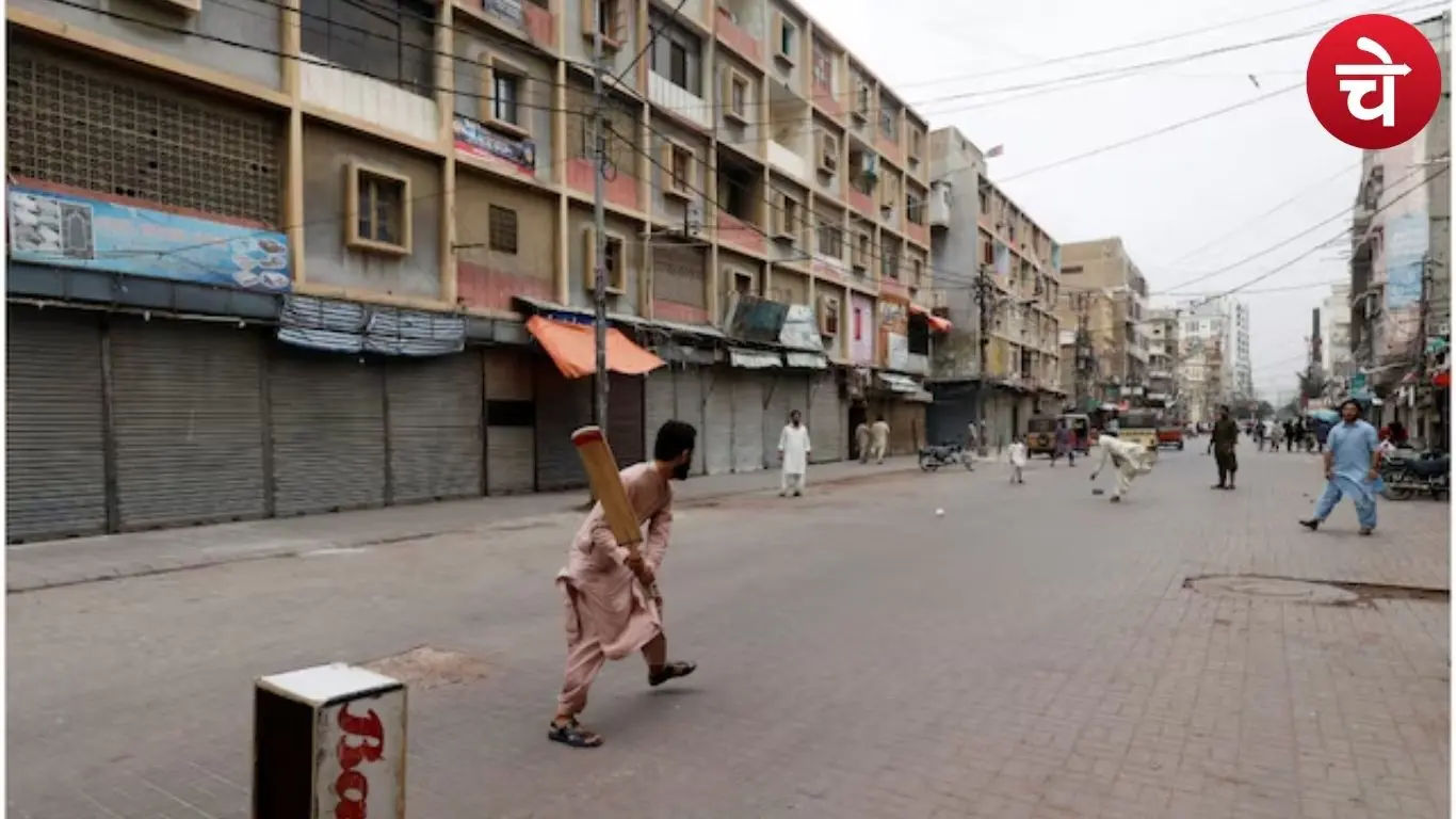 पाकिस्तान संकट पर भारत की नजर