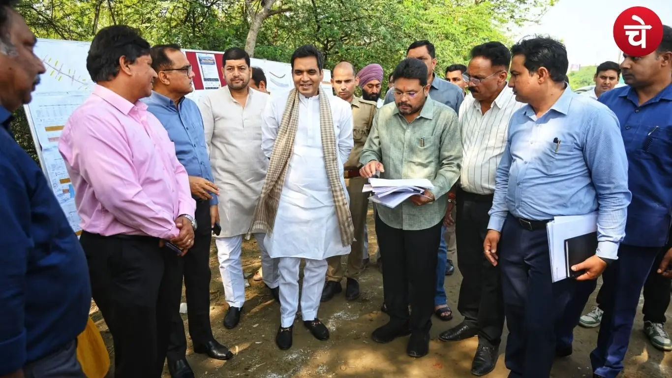 Pankaj Singh inspects Chilla Elevated Road