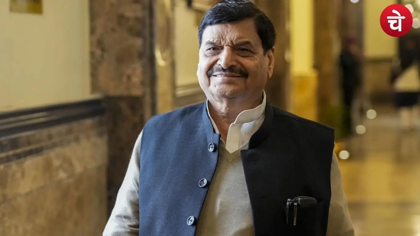 सपा में फिर तेज हुई नेतृत्व की बहस, चाचा शिवपाल को अध्यक्ष बनाने की मांग तेज