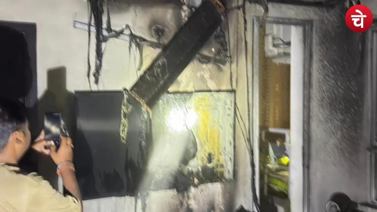 नोएडा हाईराइज सोसायटी के एसी यूनिट में लगी आग, मच गई चीख पुकार