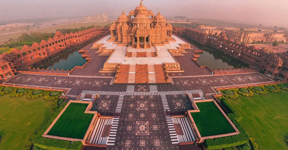 दिल्ली में एक टिकट में कई मंदिरों के दर्शन? जानिए पूरी जानकारी