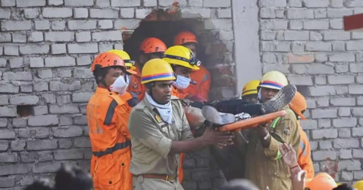 'मैं अंदर फंस गया हूं...', लखनऊ अग्निकांड में फंसे युवक के दर्दनाक आखिरी शब्द
