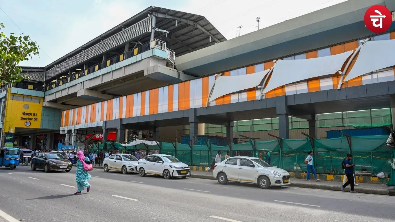 Noida Sector 51-52 Metro Skywalk