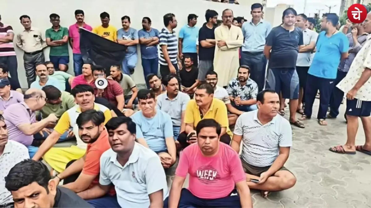 सीएएम शुल्क वृद्धि के खिलाफ सुपरटेक ईको विलेज-1 में बगावत, किया शांतिपूर्ण प्रदर्शन
