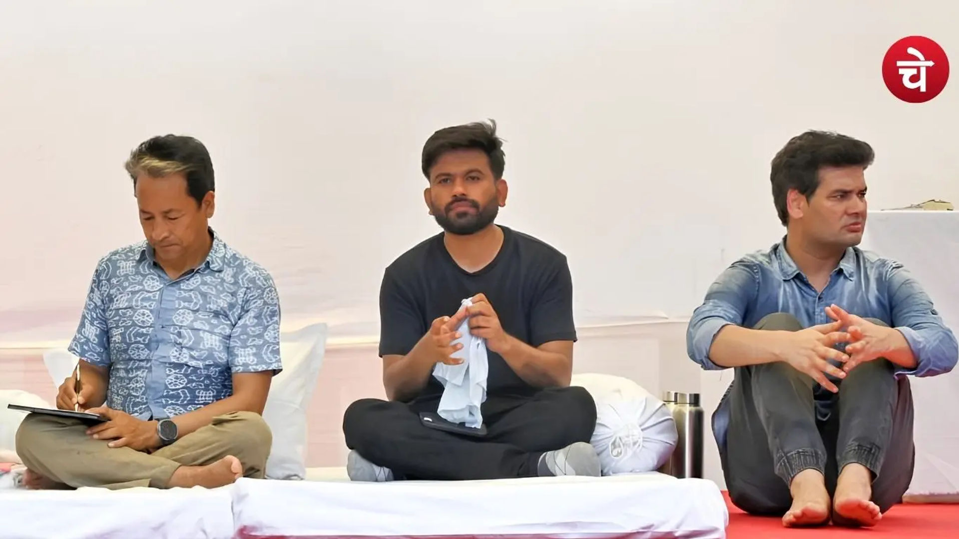 बड़ी खबर : टूट गई है कॉकरोच जनता पार्टी, बड़े नेता को किया बाहर