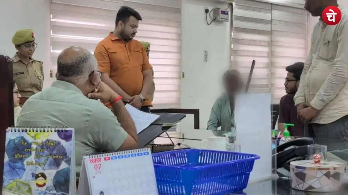 41 साल की शादी के बाद पति ने डीएम से लगाई गुहार, बोला- 'मुझे मेरी पत्नी से बचाइए'