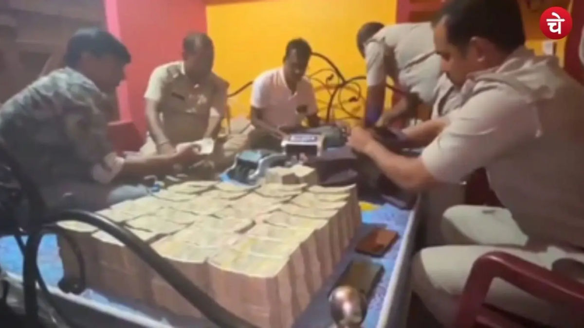 बीरभूम में रेत माफिया पर बड़ी कार्रवाई, 15 किलो सोना और 5.5 करोड़ नकद बरामद