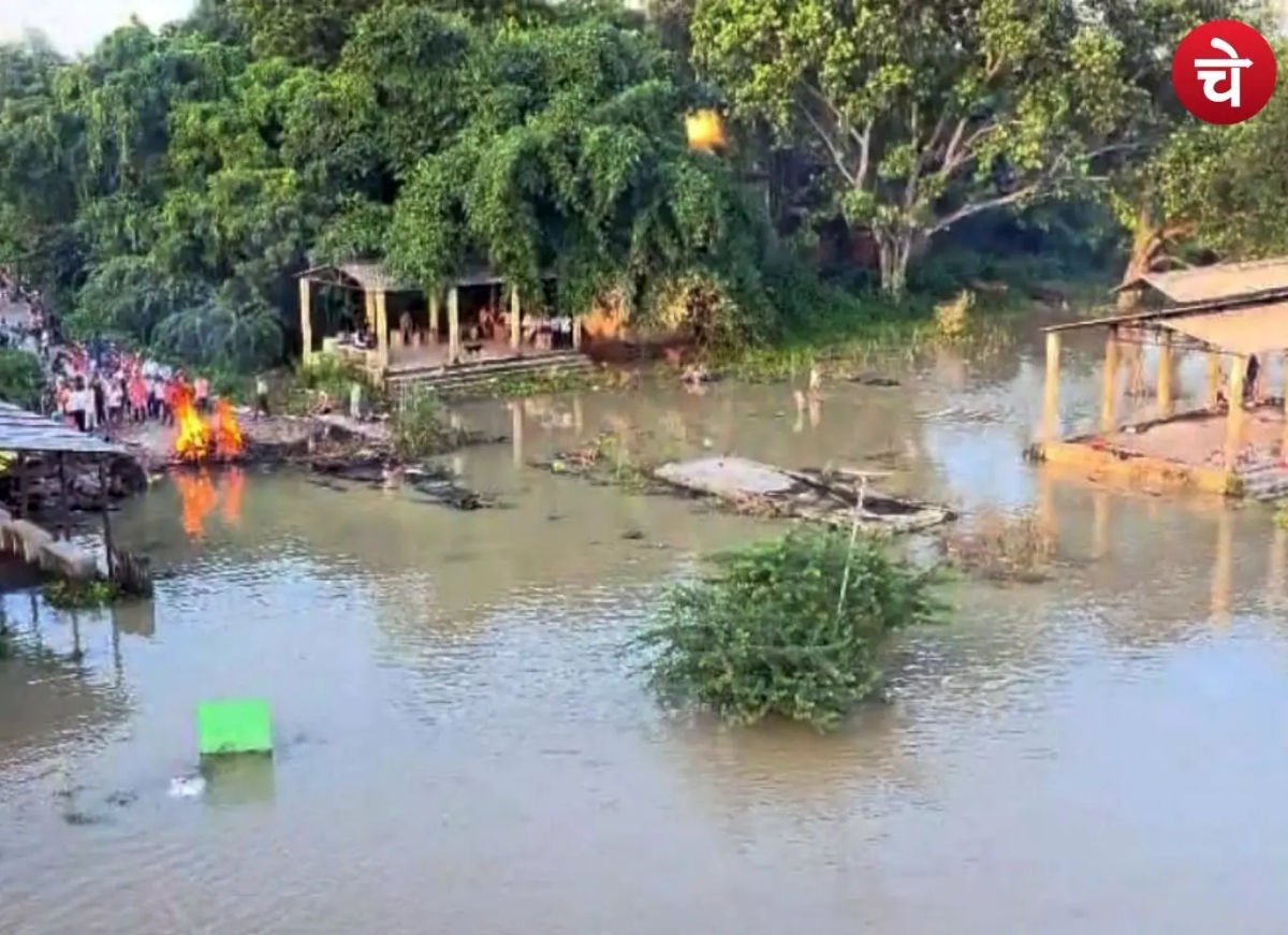 रायबरेली में गंगा का रौद्र रूप, श्मशान घाट डूबे; दाह-संस्कार में बढ़ी मुश्किल
