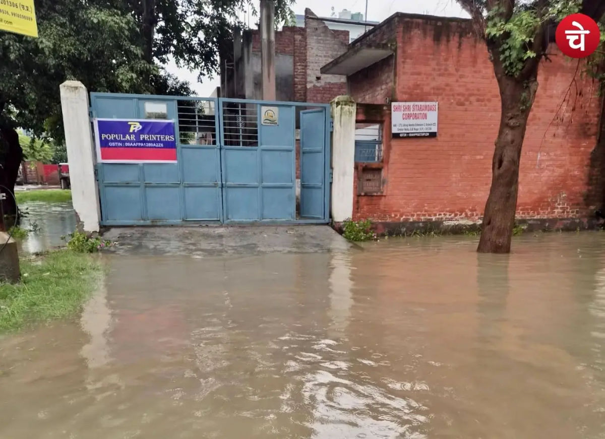 ग्रेटर नोएडा प्राधिकरण की खुल गई सारी पोल, हलकी सी बारिश में बह गया पूरा विकास
