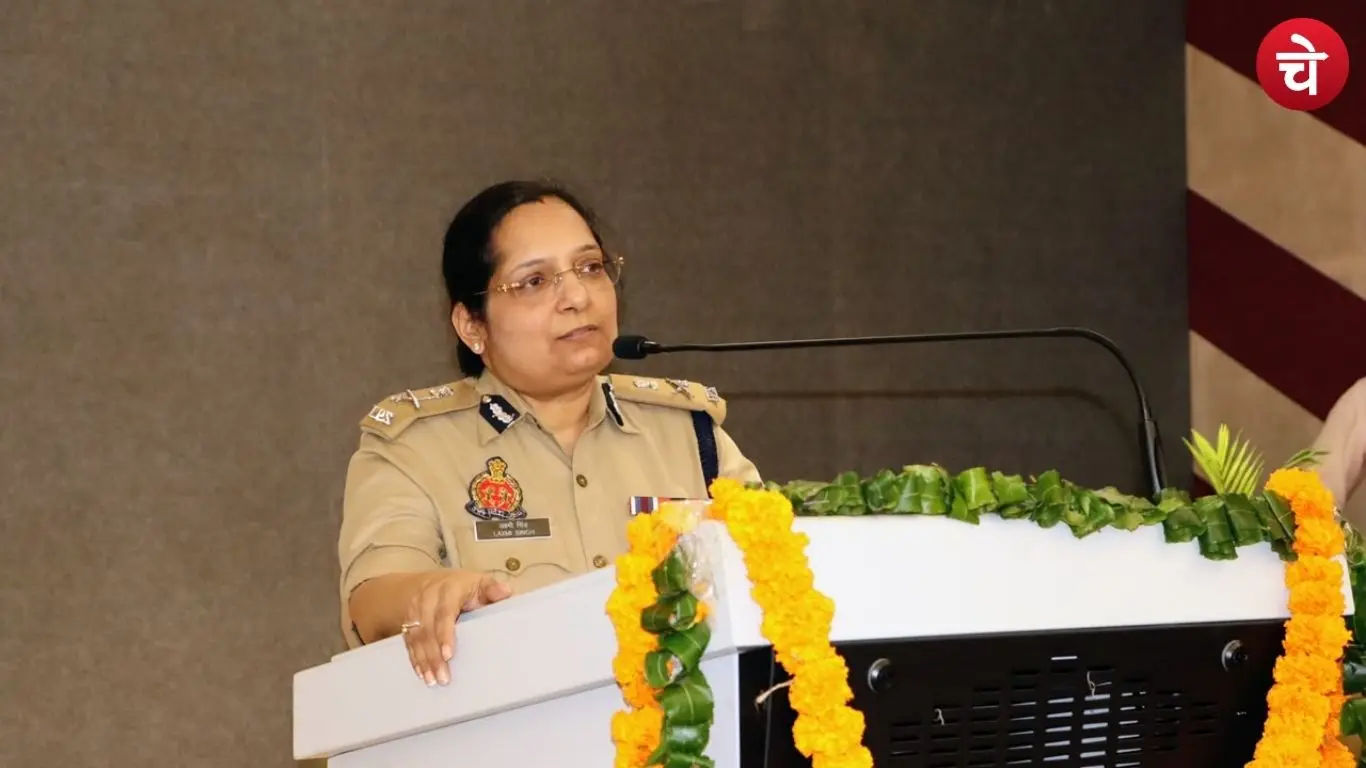 Photo of Noida Commissioner Mrs. Lakshmi Singh addressing the FDRC program
