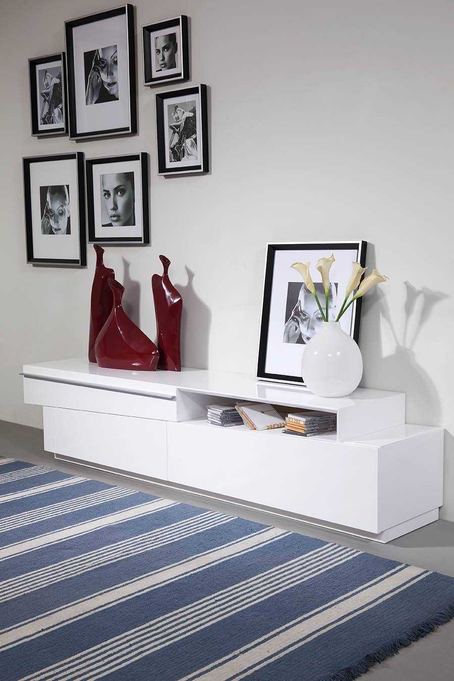 Displaying Photos of Modern White Lacquer Tv Stands (View 13 of 15 Photos)