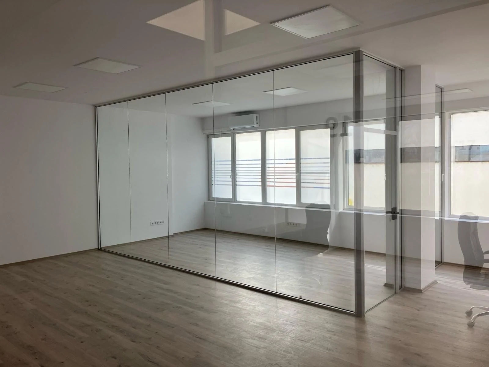 Διαχωριστικά Τζάμια 6