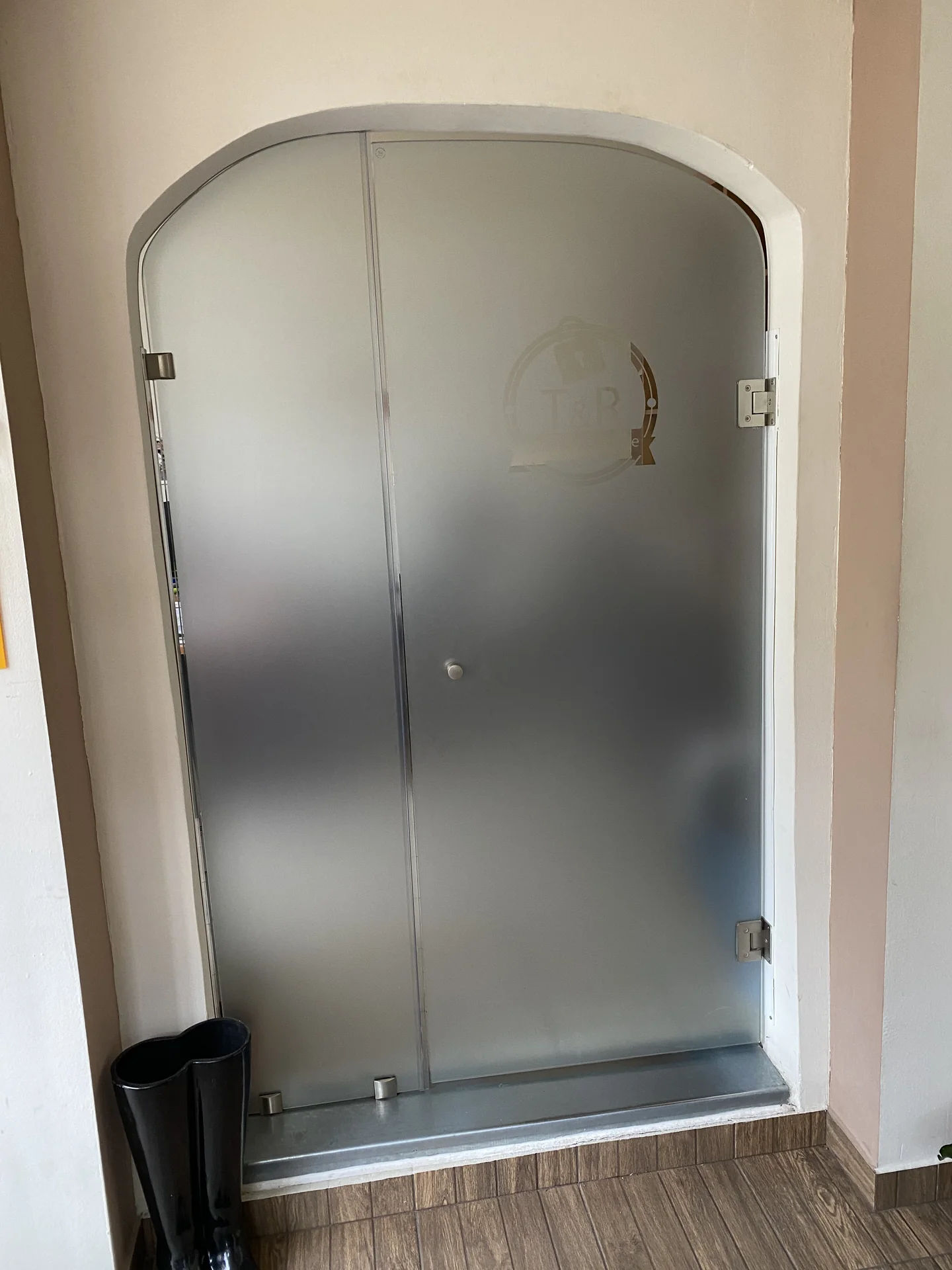 Γυάλινες Πόρτες 2