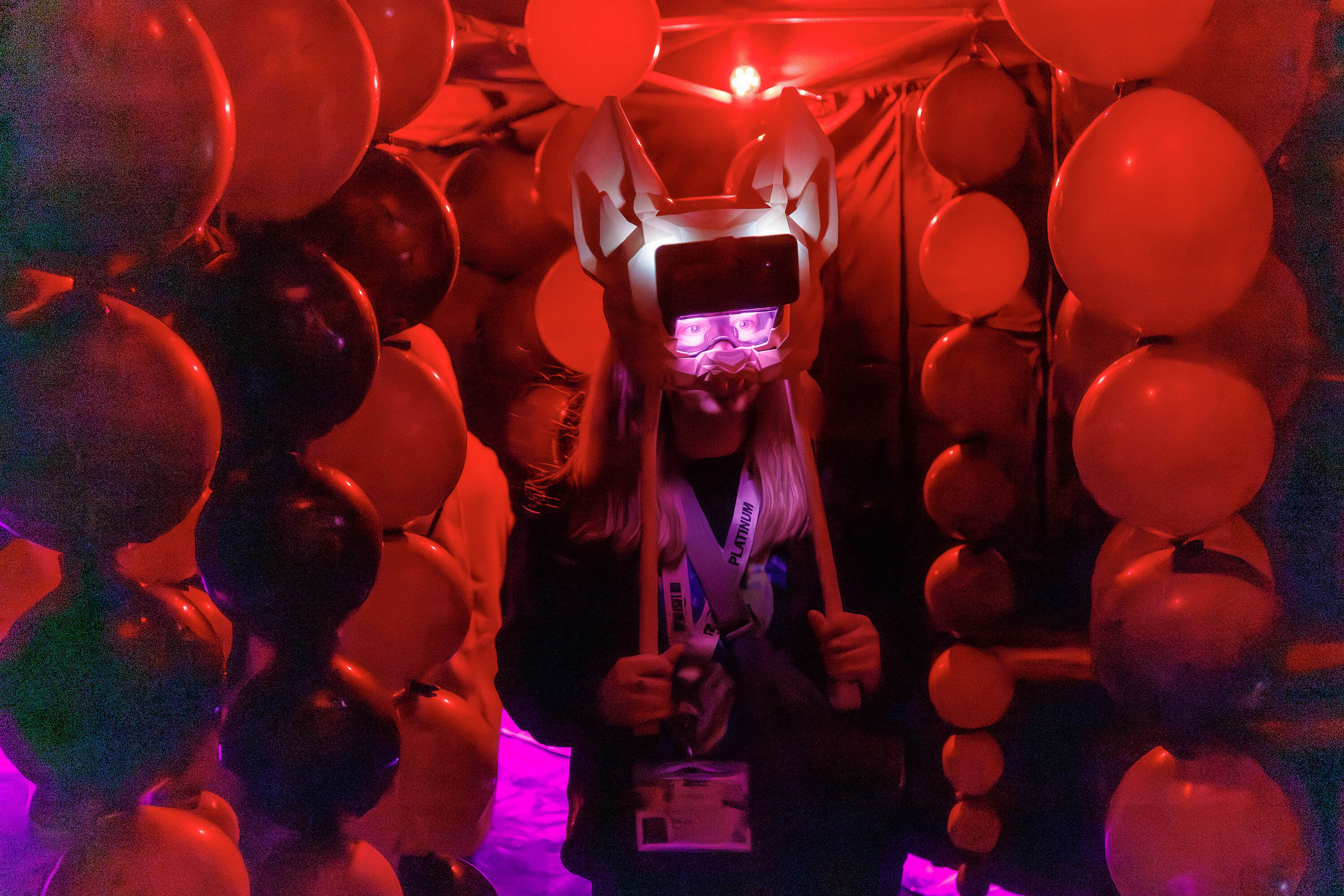 Bezoekers ervaren een immersieve installatie tijdens SXSW