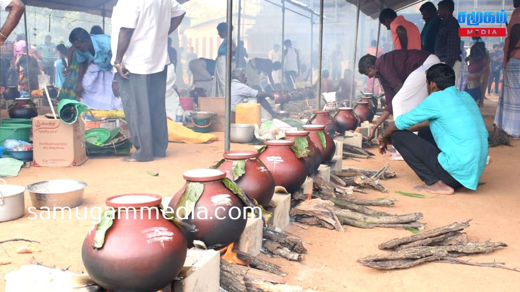 கனகாம்பிகை அம்மன் ஆலய முன்றலில் 103 பானைகளில் விவசாயிகளின் பொங்கல்! 