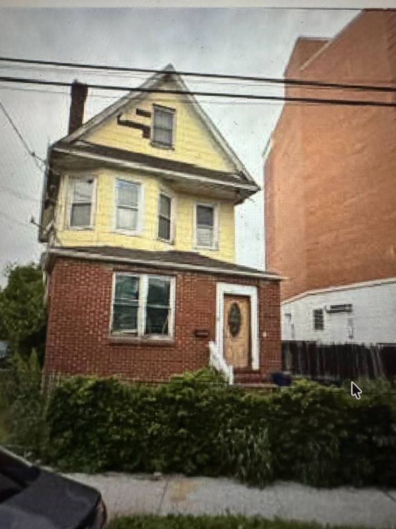 162-21 112th Road