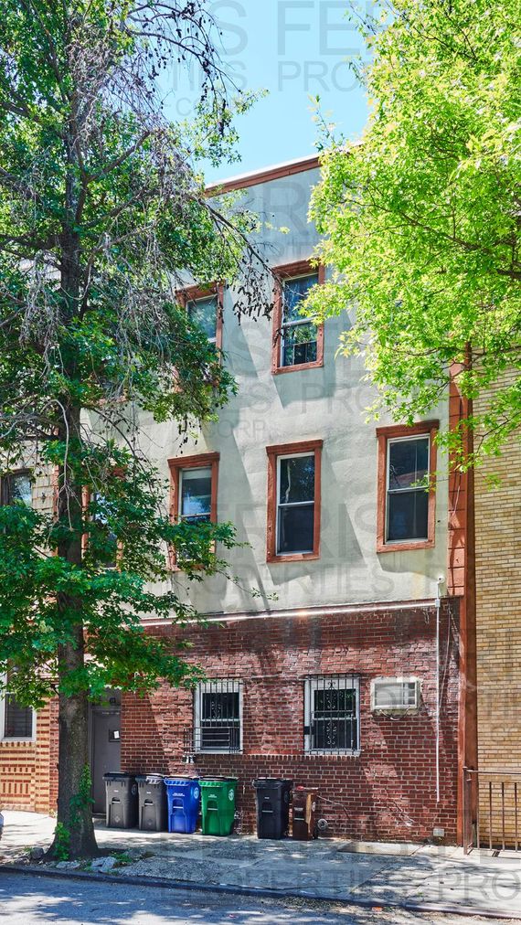 473 Humboldt Street