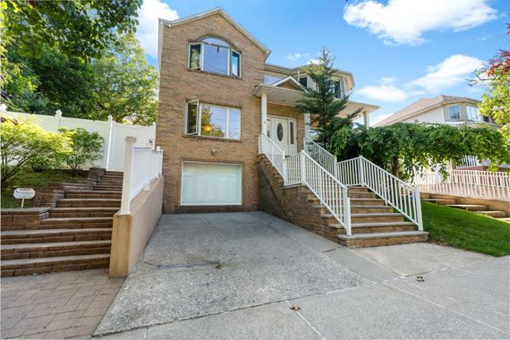 38 Bayview Ave