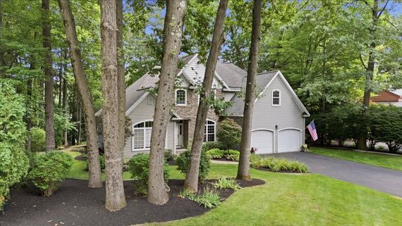 16 Longwood Dr