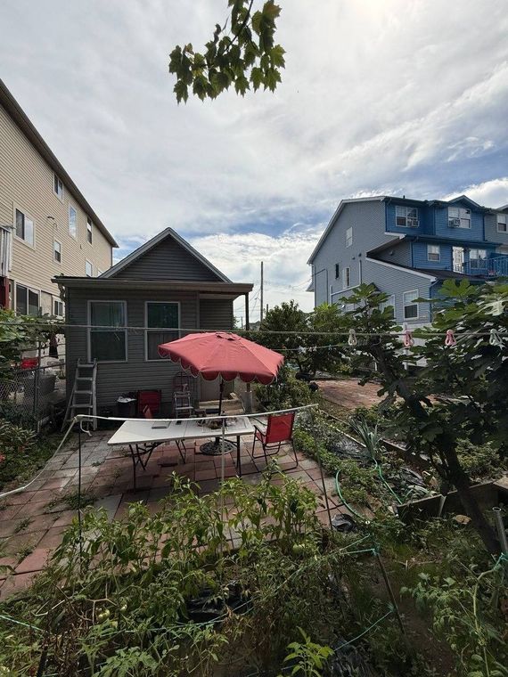 127 Grimsby St