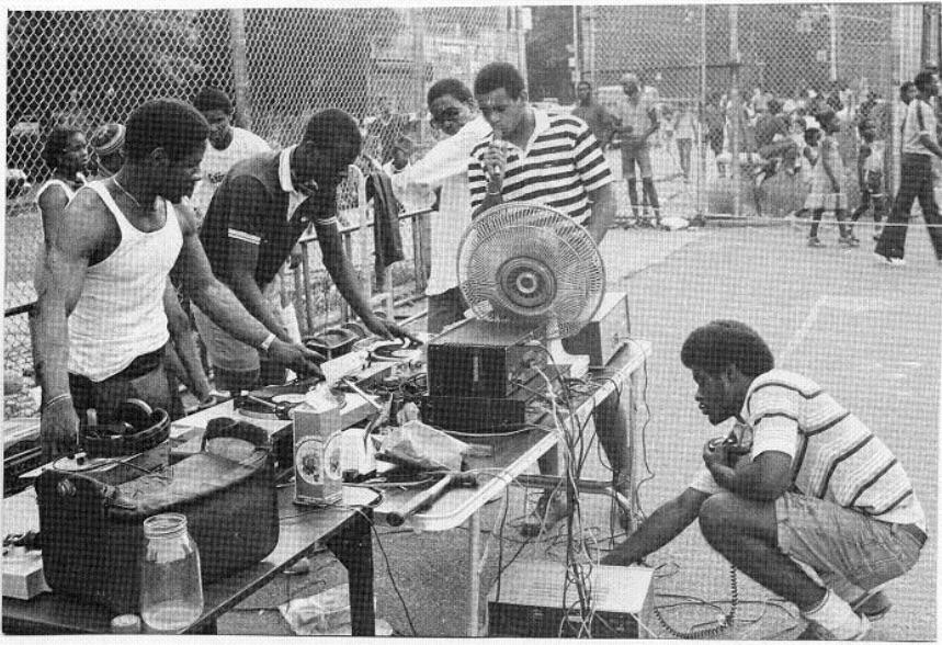 Verschil tussen DJ en Producer DJ Kool Herc Block party