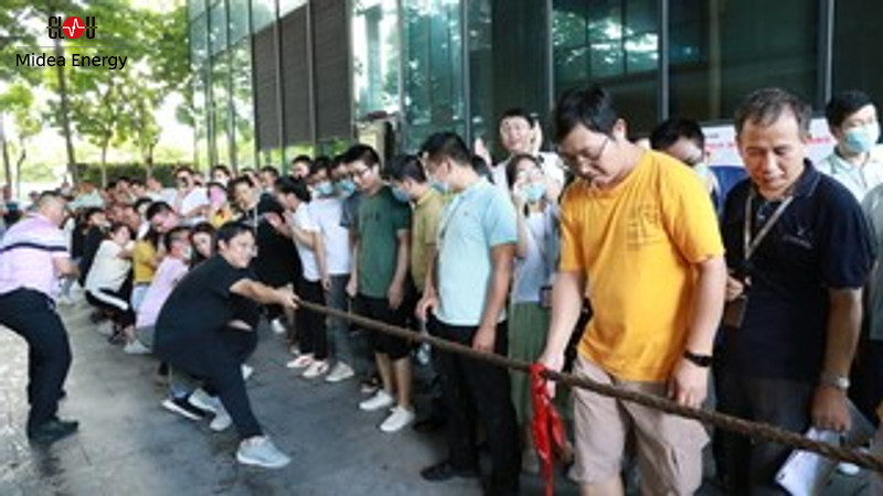 CLOU People Are Taking Part In The Team Building Activity (1)