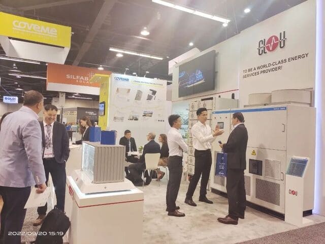 CLOU people introduced energy storage products to visitors at the SPI & ESI Exhibition