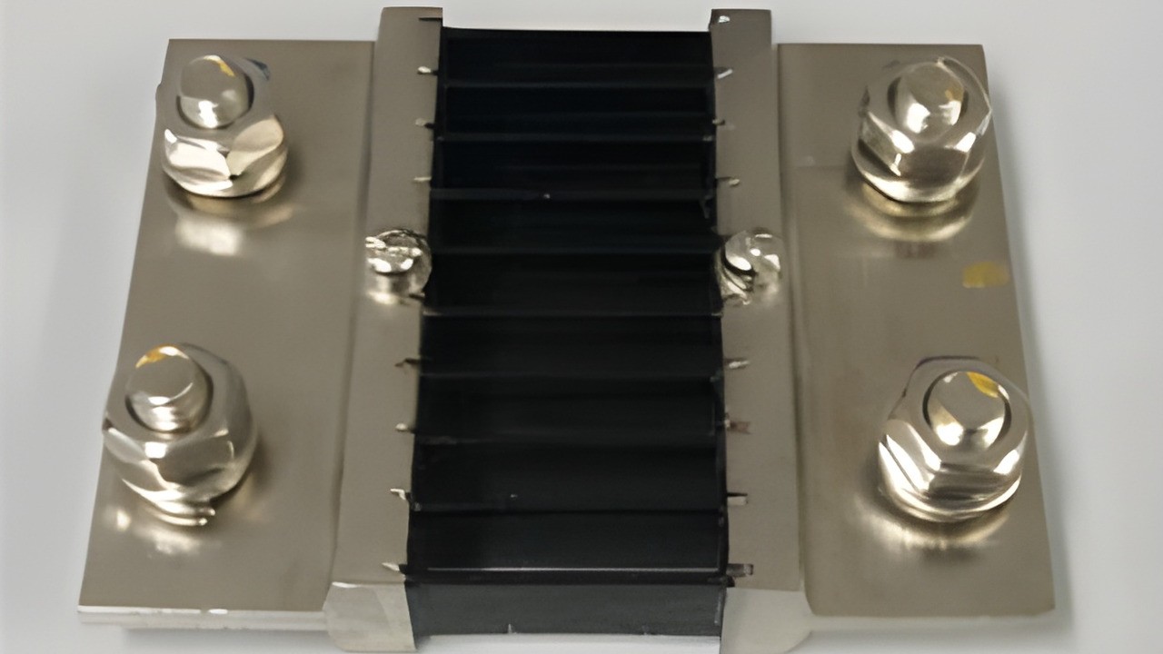 DC high current shunt for metering and control purpose (credit CLOU)