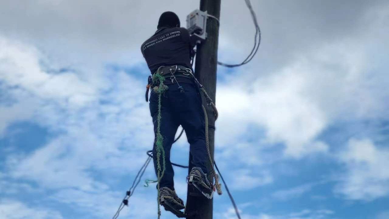 A dedicated utility engineer skillfully mounts a CLOU smart meter, marking a significant leap towards AMI integration (credit Ivy2)