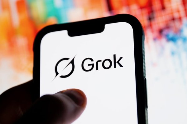 GPT-5.2 vs Grok 4  How does Musks AI compare on benchmarks, price, and features?