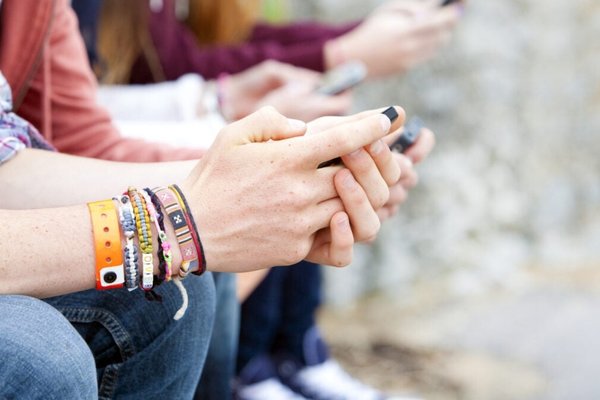 AI Chatbots Recommend Calorie-Starved Diets for Teens, Study Warns