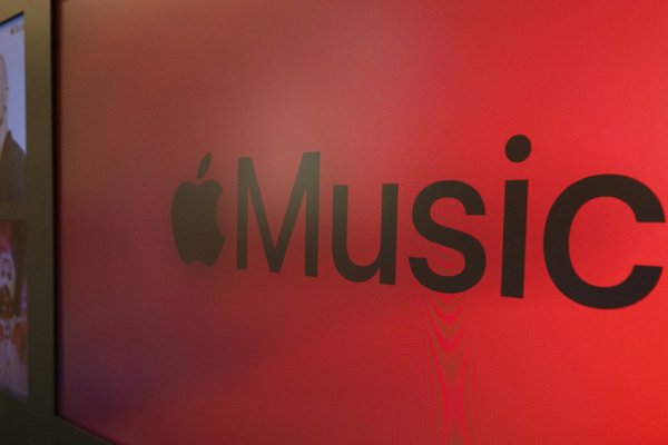 Apple Music will reportedly label any AI-made tracks later this year