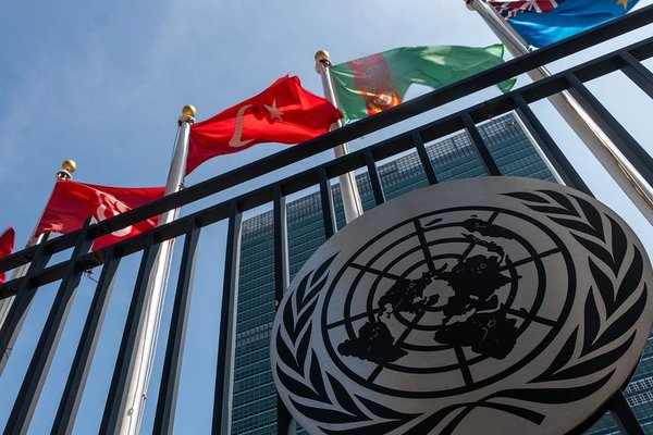 Global Leaders Urge Urgent AI Regulations to Set Red Lines by 2026
