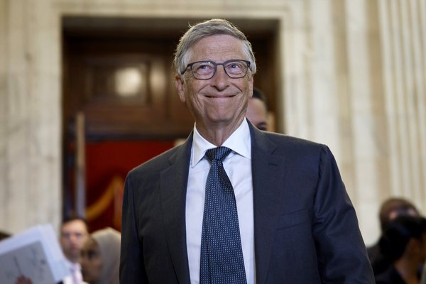Bill Gates says its completely irresponsible for AI to not have safeguards