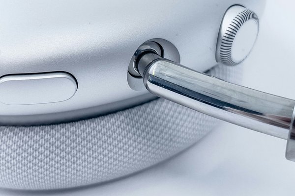 AirPods Max suffering the three amber lights of death? Freezing them might help