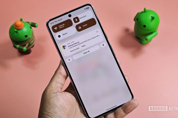 Androids big redesign is full of blur, but Google will soon let you easily turn it off