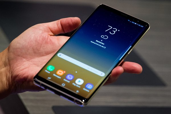 Why Some Android Manufacturers Stopped Using Curved Displays