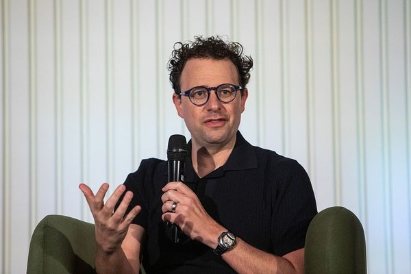 Anthropics founders seek voting control ahead of IPO